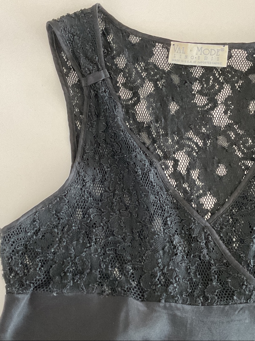 VAL MODE Black Lace-Top Satin Chemise | medium - Picture 15 of 16